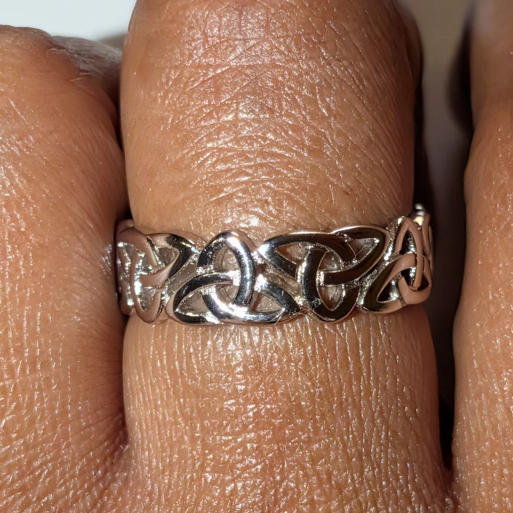 925 Sterling silver unisex elegant Celtic Hollow trinity Knot ring sz 8